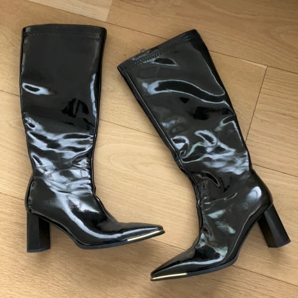 Heeled pointed toe boots